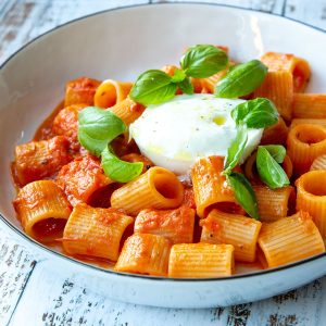pasta-al-pomodoro-featured